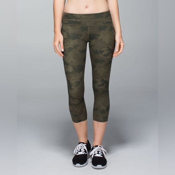 Lululemon Athletics Run Inspire Crop Savasana Camo Fatigue Green Leggings EUC 6 - Picture 1 of 7